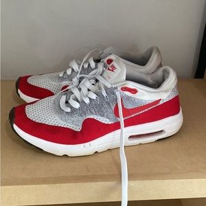 Nike air max ultra flyknit men’s fit like 8 (8.5)